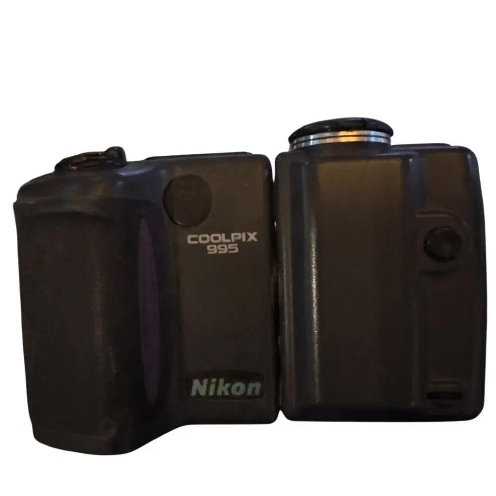 Nikon COOLPIX 995 3.2MP Digital Camera - Black - Untested - Cord Not Included